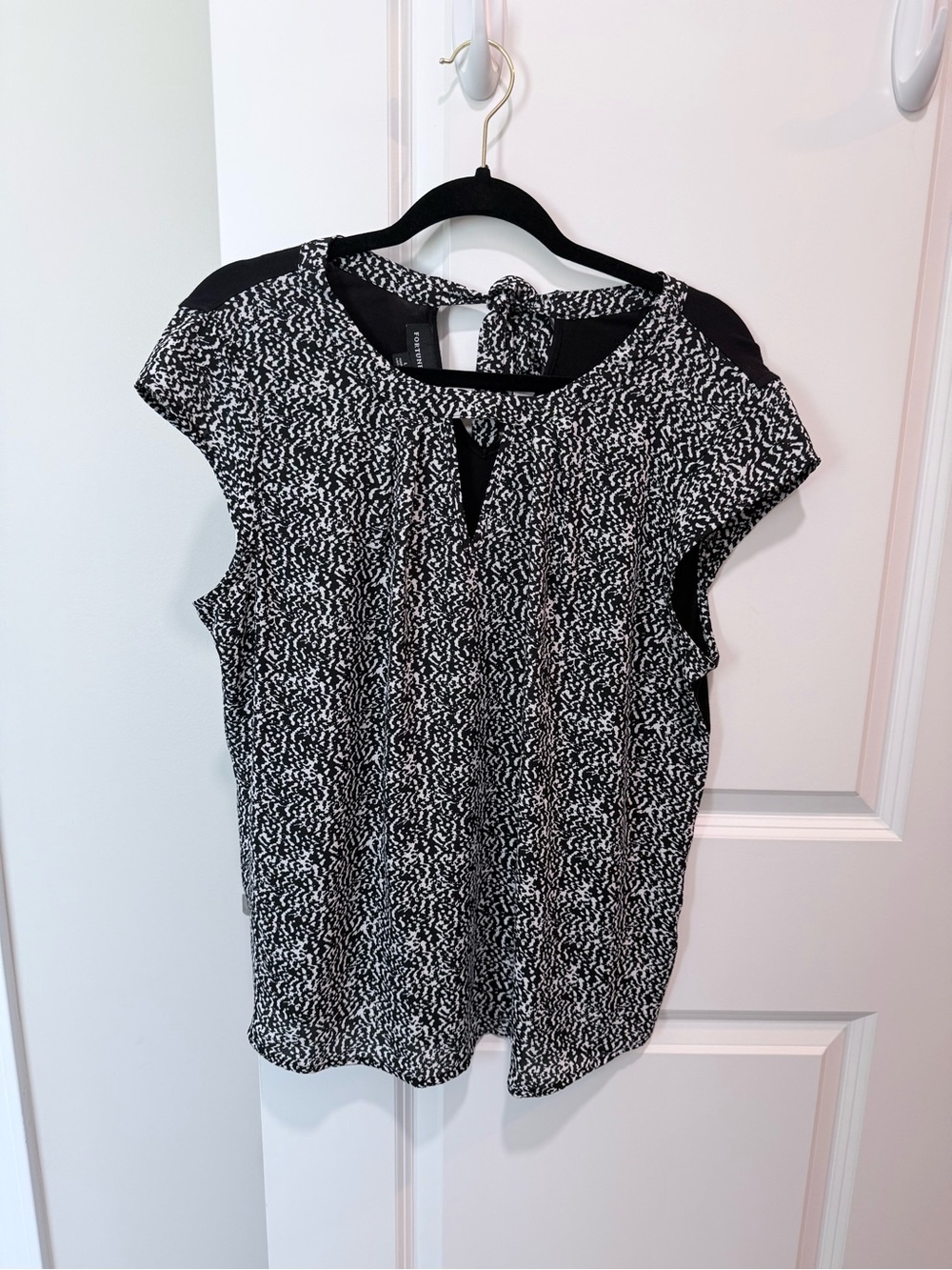 Black & White Tie-Back Cap Sleeve Blouse